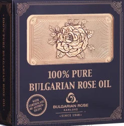 Bulgarisches Rosenöl in einer Holzkiste