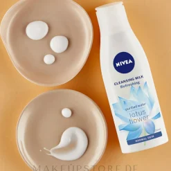 Erfrischende Gesichtsreinigungsmilch mit Vitamin E und Lotusextrakt
