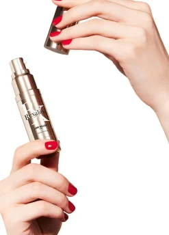 Feuchtigkeitsspendende Anti-Aging Creme für die Augenpartie gegen Schwellungen und dunkle Augenringe
