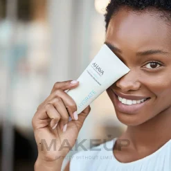 Feuchtigkeitsspendende Creme-Maske für das Gesicht mit Mineralien aus dem Toten Meer