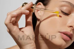 Feuchtigkeitsspendendes pflegendes und straffendes Anti-Aging Gesichtsserum mit Mineralien und natürlichen Ölen
