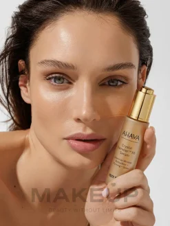 Feuchtigkeitsspendendes pflegendes und straffendes Anti-Aging Gesichtsserum mit Mineralien und natürlichen Ölen