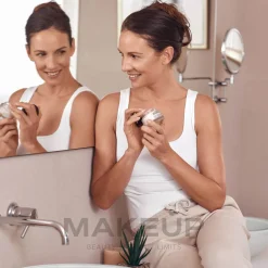Feuchtigkeitsspendende und glättende Anti-Aging Tagescreme für Gesicht und Dekolleté mit Lifting-Effekt SPF 20