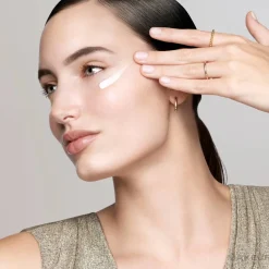 Liftingcreme für die Augenpartie