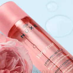 Peeling-Lotion mit Rosenblütenwasser für die Nacht