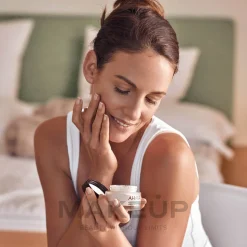 Regenerierende und glättende Anti-Aging Tagescreme für Gesicht, Hals und Dekolleté mit Lifting-Effekt SPF 20