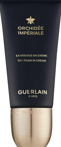 Schaum im Creme-Gesichtsreiniger